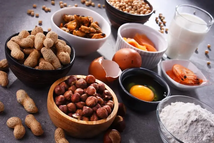 Composition with common food allergens including egg, milk, soya, peanuts, hazelnut, fish, seafood and wheat flour.